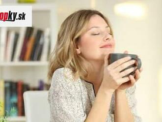 Nepite kávu hneď ráno po prebudení! Lekár vysvetľuje, prečo je tento zvyk škodlivý