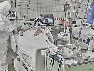 Nemocnica v Nitre obmedzuje plánované operácie: Nakazených vo vážnom stave pribúda