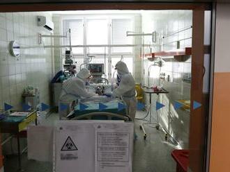 Z Česka hlásia ďalších 732 nakazených: Počet hospitalizovaných stúpa