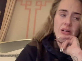 Adele odložila rezidenci ve Vegas. Fanouškům se omlouvala se slzami v očích