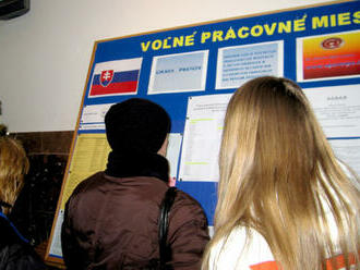 Dlhodobo nezamestnaných na Slovensku medziročne pribudlo, najviac ich je v Prešovskom kraji