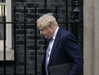 Lockdownové večierky britskej vlády sú podľa správy z vyšetrovania zlyhaním vedenia, premiér Johnson sa ospravedlnil