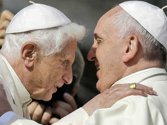 Pápež František sa rázne po pochybení svojho predchodcu sľubuje spravodlivosť pre obete zneužívania