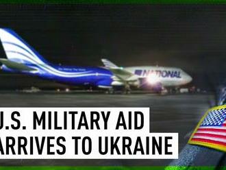 VIDEO: Na Ukrajinu dorazila první várka americké vojenské pomoci