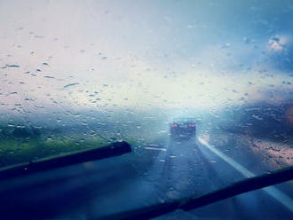 Silný dážď overí vaše šoférske schopnosti