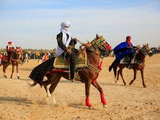 Taje Sahary očima fotografky: Od soubojů velbloudů po lov s pouštními chrty