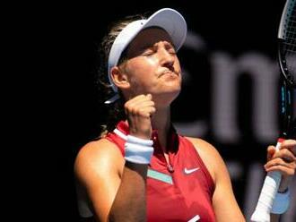 Australian Open: Victoria Azarenka beats Elina Svitolina to reach last 16