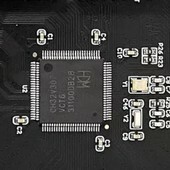 Minideska s RISC-V s osmi UART může posloužit jako alternativa Arduina