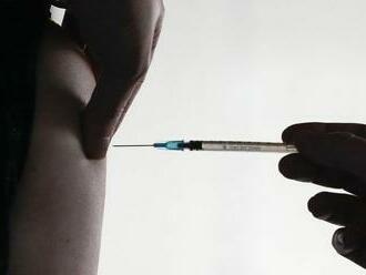 Vláda povinné očkovanie zatiaľ odkladá