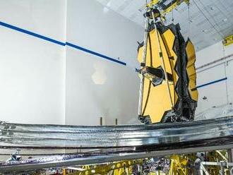 NASA: Slnečný štít vesmírneho ďalekohľadu Jamesa Webba je plne rozvinutý