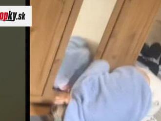 VIDEO Študentka našla v izbe svojho priateľa tampón: Geniálnym spôsobom odhalila, či ju podvádza