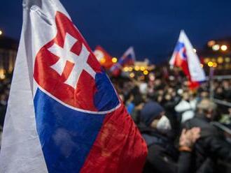 V Bratislave sa koná protest proti dohode s USA: Rečnili Danko i Blaha, takto to tam vyzerá!