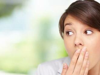Že nepríjemný zápach z úst spôsobuje len jedlo? Ste na omyle: Môžu byť za tým tieto tri dôvody!