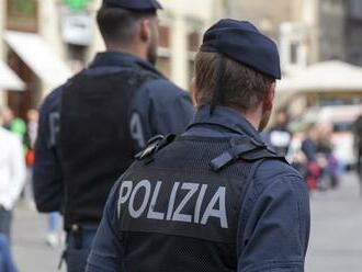 Talianska polícia rozbila gang daňových podvodníkov: Počas pandémie nahrabali milióny eur