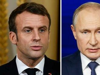 Macron a Putin spolu opäť telefonovali, ústrednou témou rozhovorov je Ukrajina: Stretnú sa aj osobne?