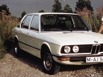 BMW označuje svoje modely podľa rovnakého kľúča už 50 rokov. Prvým bolo BMW radu 5, E12