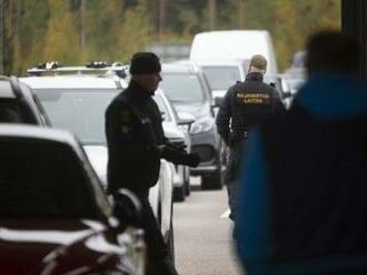 Rusové čekají na hranici s Finskem kvůli přísnějším kontrolám i 18 hodin