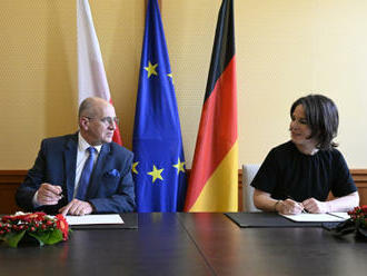 Polský ministr zahraničí Rau formálně podepsal žádost o reparace od Německa