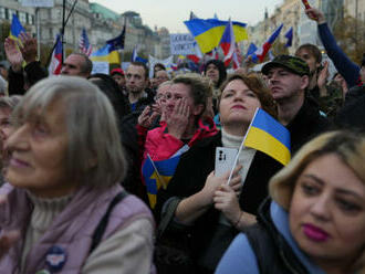 Desaťtisíce demonštrantov v Prahe vyjadrili podporu Ukrajine, davu sa prihovorila aj Olena Zelenská  