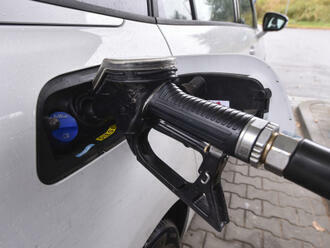 Spotřební daň z benzinu se dnes vrátí na původní hodnotu, u nafty zůstane nižší