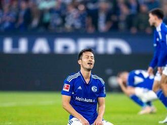 Schalke doplatilo na vylúčenie, Augsburg využil presilovku už po siedmich minútach