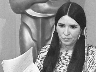 Zomrela herečka z kmeňa Apačov známa svojim prejavom na Oscaroch v roku 1973