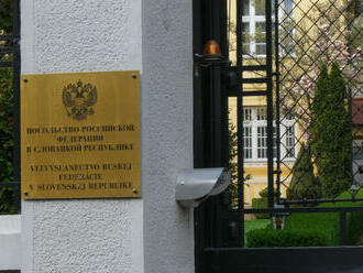 Pred ruskou ambasádou v Bratislave protestovali proti anexii ukrajinských území