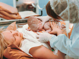 V pôrodniciach chýba podpora dojčenia. Ako si nepokaziť dojčenie už po pôrode?