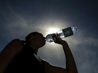 Dva litry vody denně jsou pro většinu lidí nadměrné množství, tvrdí studie
