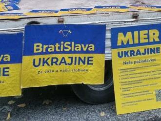 V Bratislave sa pred ruskou ambasádou uskutočnilo zhromaždenie „Noc s Ukrajinou“  