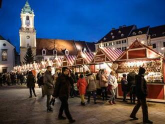 Brány vianočných trhov na Hlavnom a Františkánskom námestí sa otvoria už v piatok, pripravený je aj pestrý program