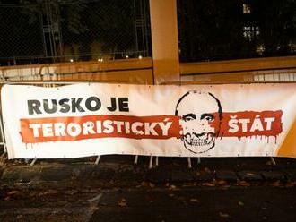 V Bratislave sa pred ruskou ambasádou uskutočnilo zhromaždenie „Noc s Ukrajinou“  