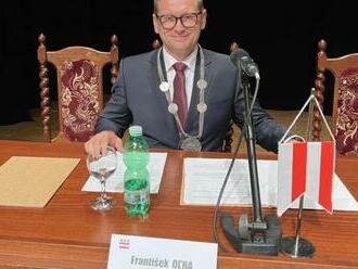 Prešovský primátor Oľha mal mať základný plat 4 287 eur, ale bude zarábať o desiatky percent viac