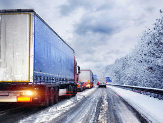 Snehové ponožky sa vyrábajú aj pre nákladné vozidlá