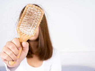 Vlasy - podporné doplnky výživy na vypadávanie vlasov