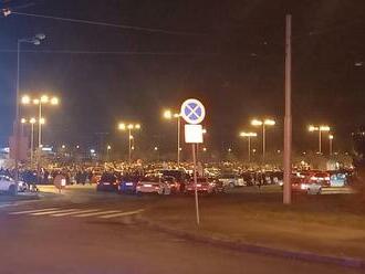 V Hradci Králové se konal sraz, dorazilo na něj přes 700 aut. Policie rozdala pokuty za 31 tisíc
