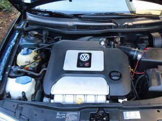 Sotva jetý špičkový VW Golf IV s neobvyklým motorem V5 připomíná, co byl německý lidový luxus