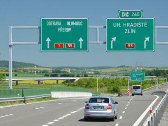 Proč jsou značky na dálnicích zelené? V Česku má toto řešení docela neobvyklou historii