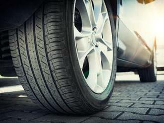 Vyplatí se celoroční pneumatiky? Záleží na okolnostech i schopnostech řidiče dělat kompromisy