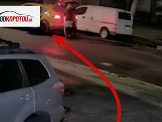 VIDEO: Kamera zachytila zlodejov pri krádeži katalyzátora. Neuveríte na čom prišli