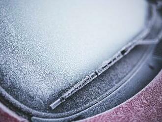 Zimní měsíce řidiče prověří. Jak se postarat o vůz a jezdit bezpečně?