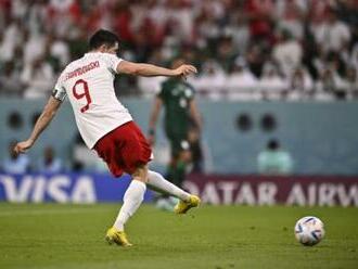 Lewandowski skóroval pri triumfe Poľska nad Saudskou Arábiou, Austrália zdolala Tunisko