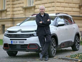 Marek Eben má nové auto, je to hybrid od značky, který je věrný víc než 20 let