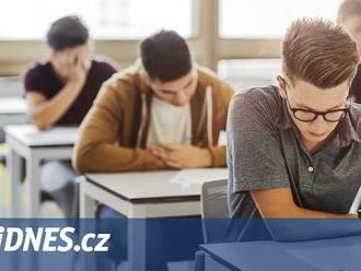 Studenti z Ukrajiny dostanou na maturitní zkoušku v Česku tento rok víc času