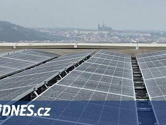Obří fotovoltaika v Praze: projektanti museli dokázat, že neoslní Petřín