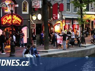 Amsterdam chce přesunout sexbyznys pod jednu střechu. Místní se tomu brání