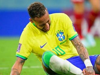 Problém pre Brazíliu. Neymar na MS utrpel zranenie, trápi ho členok