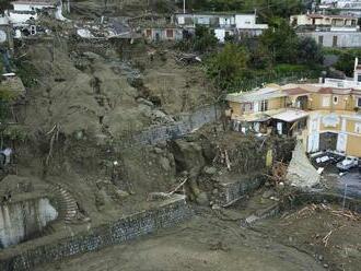 Zosuv pôdy na ostrove Ischia si vyžiadal aj život dieťaťa, nezvestných je desať ľudí