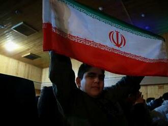 Žiadne slzy ani plač. Iránci, bojujúci proti režimu, oslavovali triumf USA