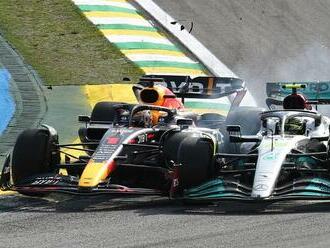 Verstappen a Hamilton si na trati opäť skočili do vlasov. Radoval sa Russell